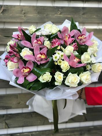 Букет цветов из: Розы и Хризантемы в Целеево