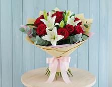 Букет цветов из:  Лилии и Розы в Целеево
