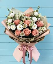 Букет цветов из:  Розы, Альстромерии и Лизиантусы в Целеево