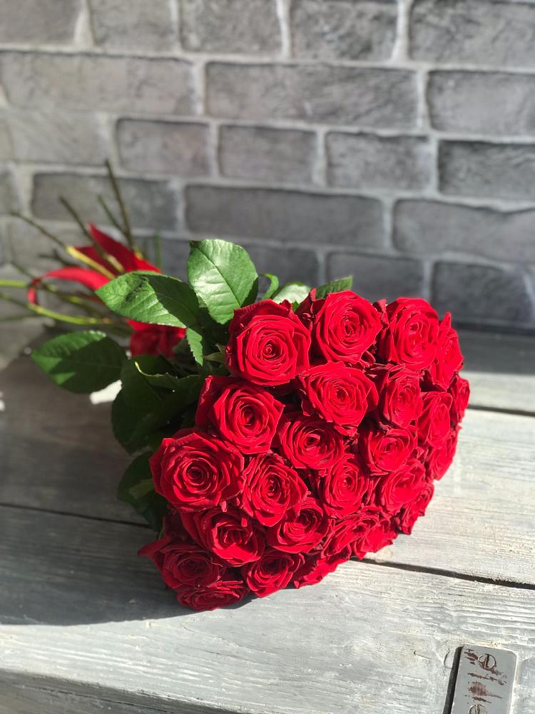 Букет Красные розы Фридом в Целеево