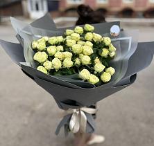 Букет Белые кустовые розы Солинеро в Целеево