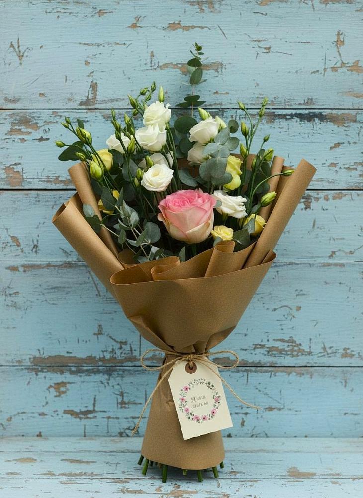 Букет цветов из: Розы и Лизиантусы в Целеево