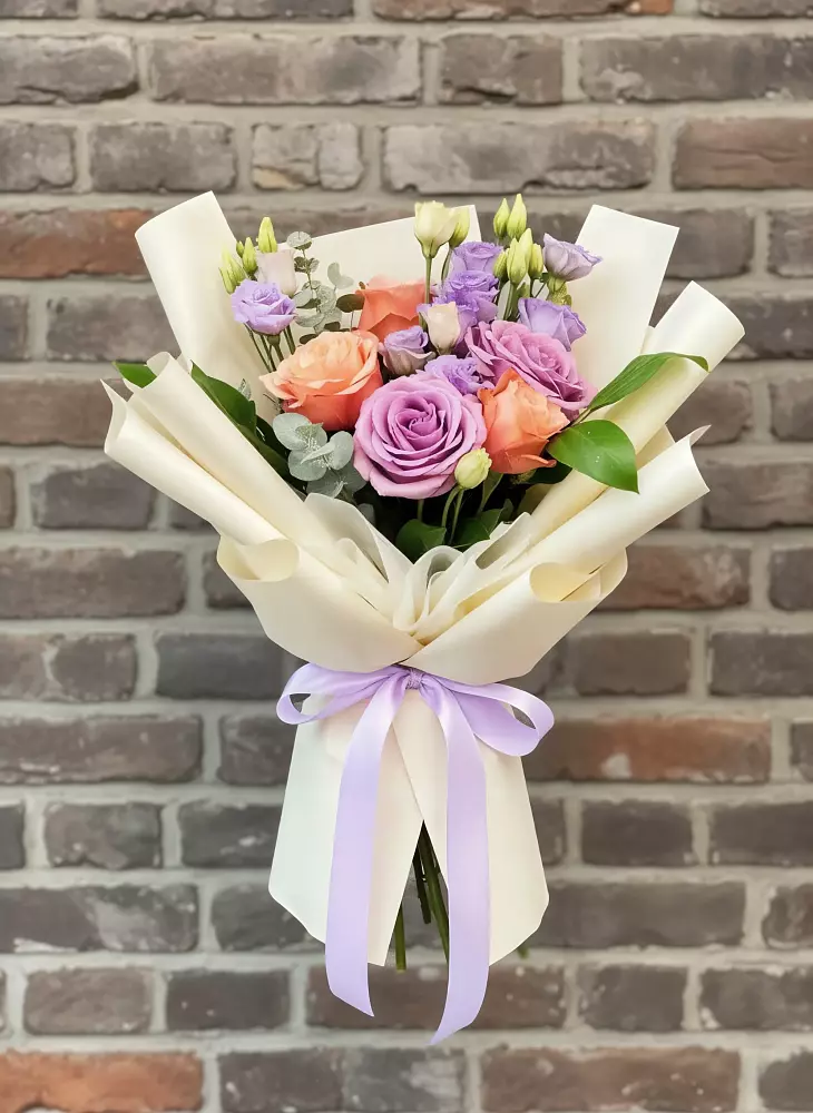 Букет цветов из: Лизиантусы и Розы в Целеево