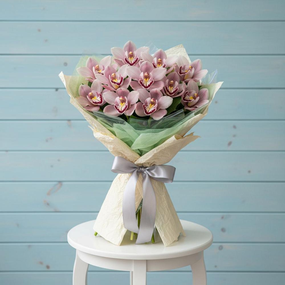 Букет цветов из: Орхидеи и Розы в Целеево