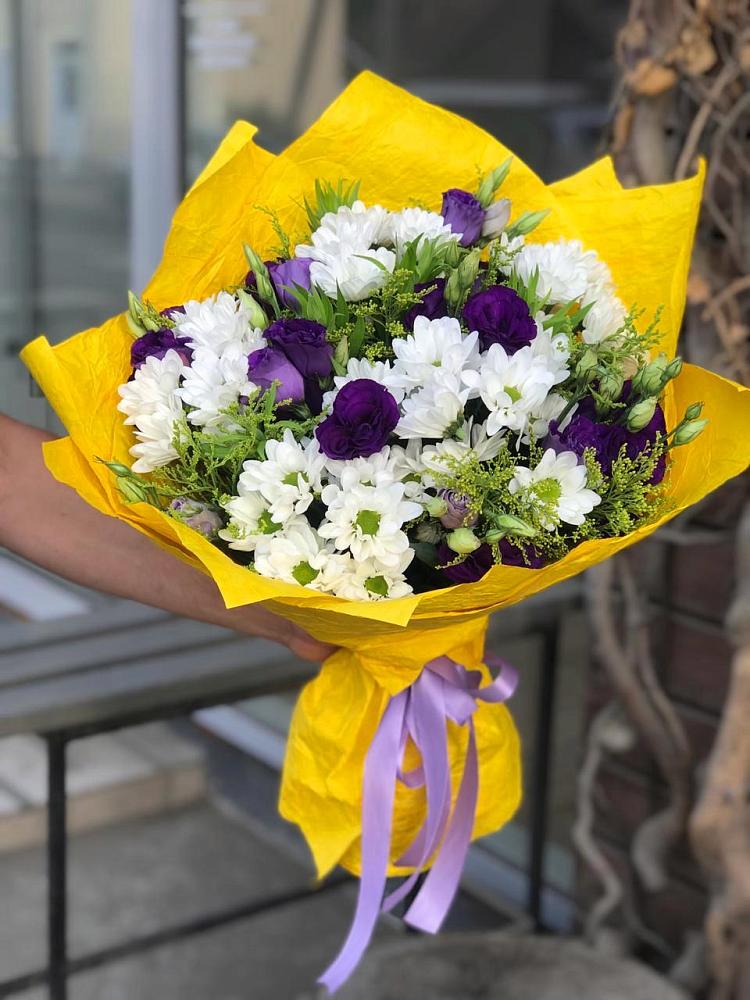 Букет цветов из: Ирисы, Хризантемы и Ромашки в Целеево