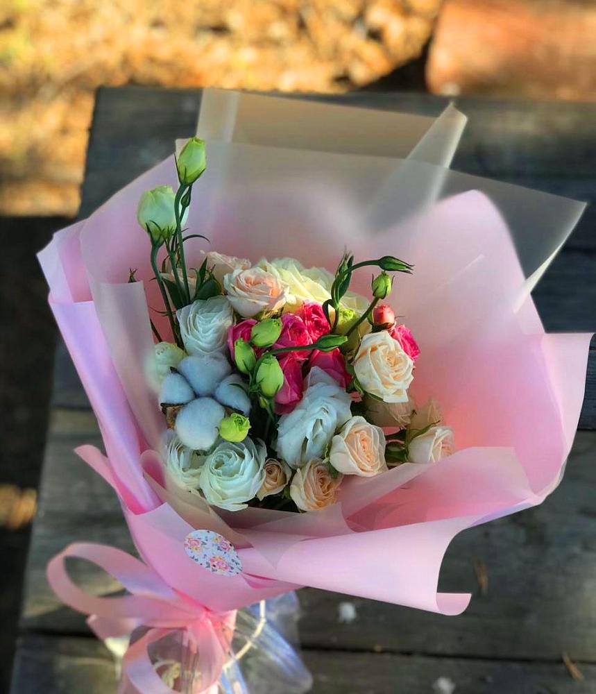 Букет цветов из: Розы и Лизиантусы в Целеево