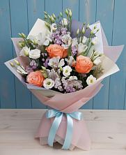 Букет цветов из:  Лизиантусы, Розы, Альстромерии и Гипсофила в Целеево