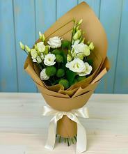 Букет цветов из:  Хризантемы и Лизиантусы в Целеево