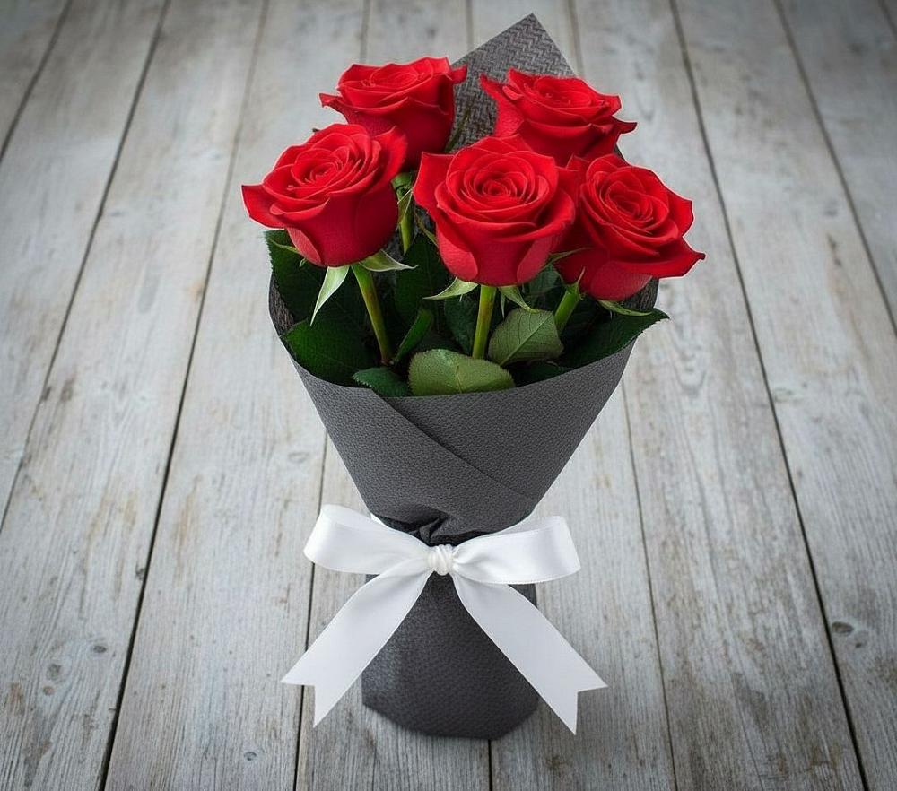 Букет 5 Красных роз Эдлесс Лав в Целеево