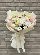 Букет цветов из:  Гвоздики, Розы, Лизиантусы и Хризантемы #REPLACE_PRED# Целеево