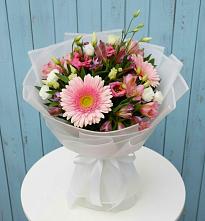 Букет цветов из:  Герберы, Альстромерии и Лизиантусы в Целеево