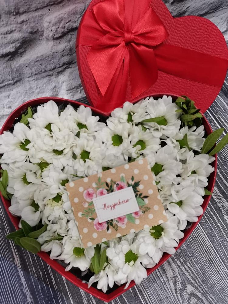 Цветочная композиция из Хризантемы в виде сердца в Целеево