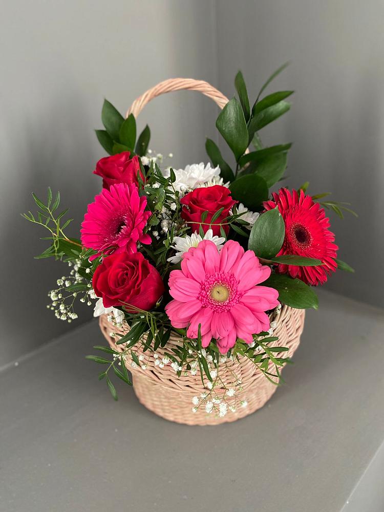 Цветочная композиция из Розы, Хризантемы и Герберы в корзине в Целеево