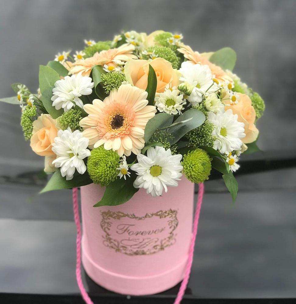 Цветочная композиция из Розы, Герберы и Хризантемы в шляпной коробке в Целеево