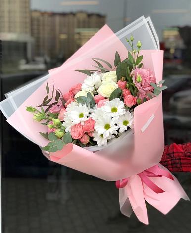 Букет цветов из: Розы, Лизиантусы и Хризантемы в Целеево