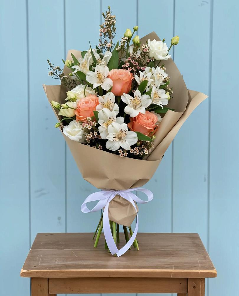 Букет цветов из: Альстромерии, Лизиантусы, Розы и Хризантемы в Целеево