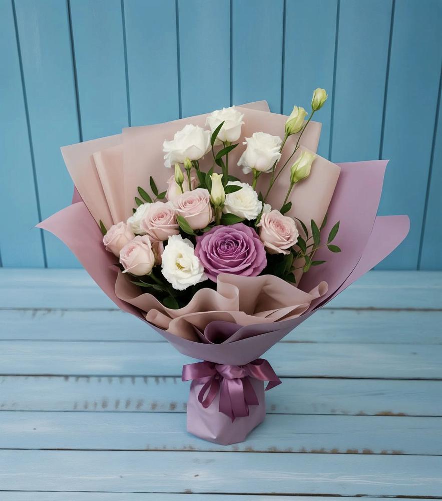 Букет цветов из: Розы и Лизиантусы в Целеево